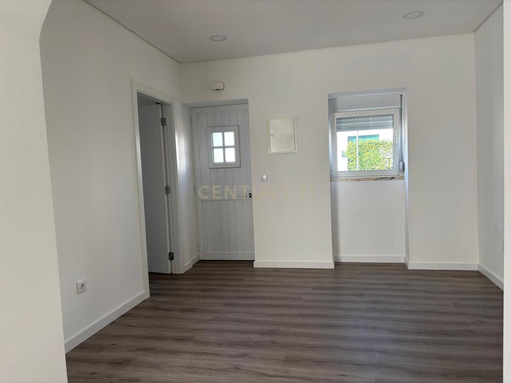 Moradia remodelada T1 - Meia Via  - Image 5