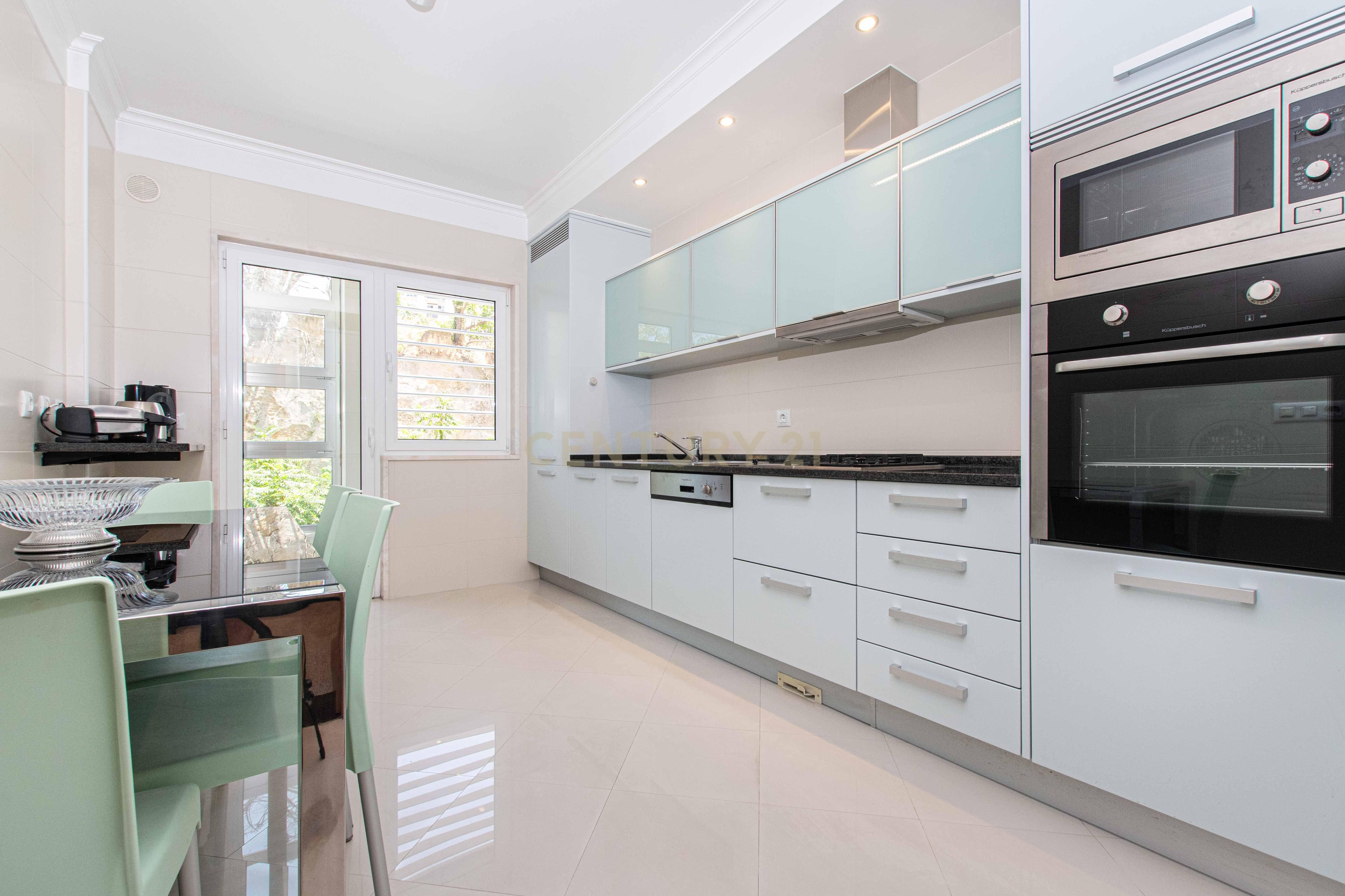 Fotografia 3 de Apartamento T3 no Areeiro – Elegância, Conforto e Localização Privilegiada