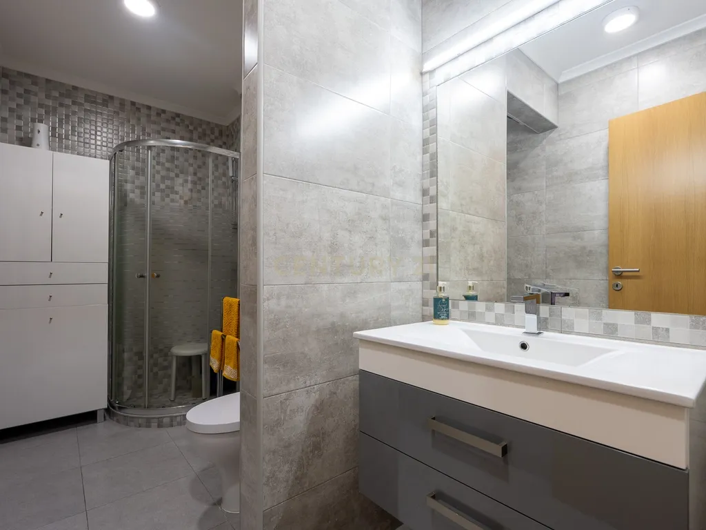 Apartamento de tipologia T2, totalmente renovado, localizado em Santo António dos Cavaleiros – Loures. - Image 21