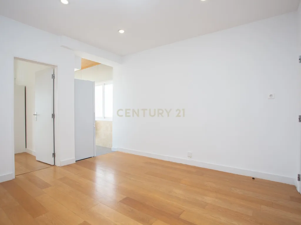 Apartamento T1 para arrendamento em Queijas - Image 7