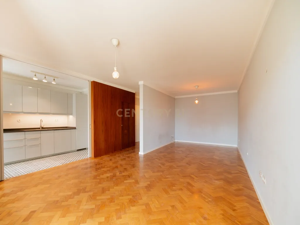Apartamento T2 na Rua Manuel Carqueja - junto à Praça Velasquez - Porto - Image 8
