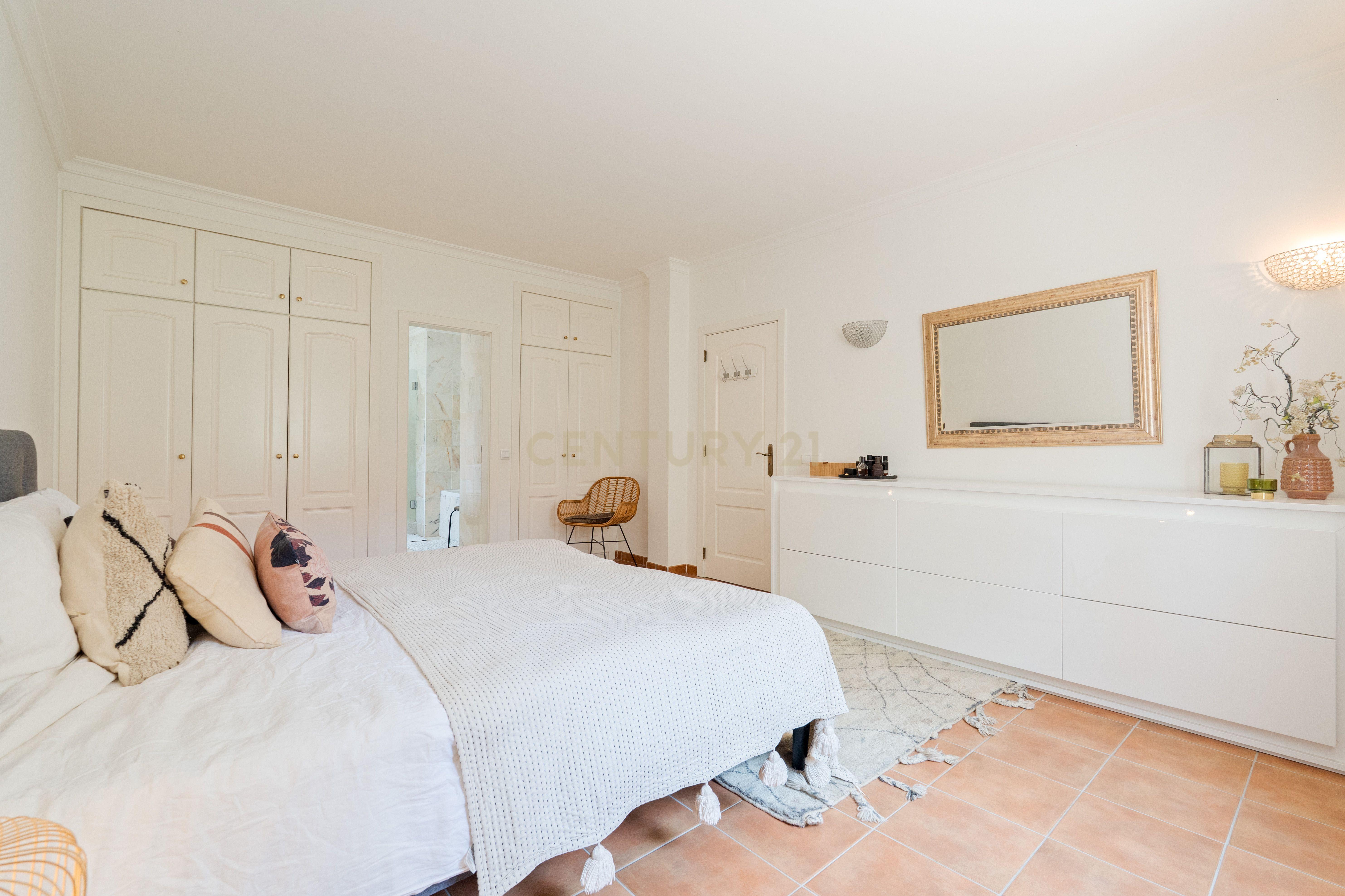 Casa de Luxo em Albufeira com Vista Panorâmica e Piscina - Image 26