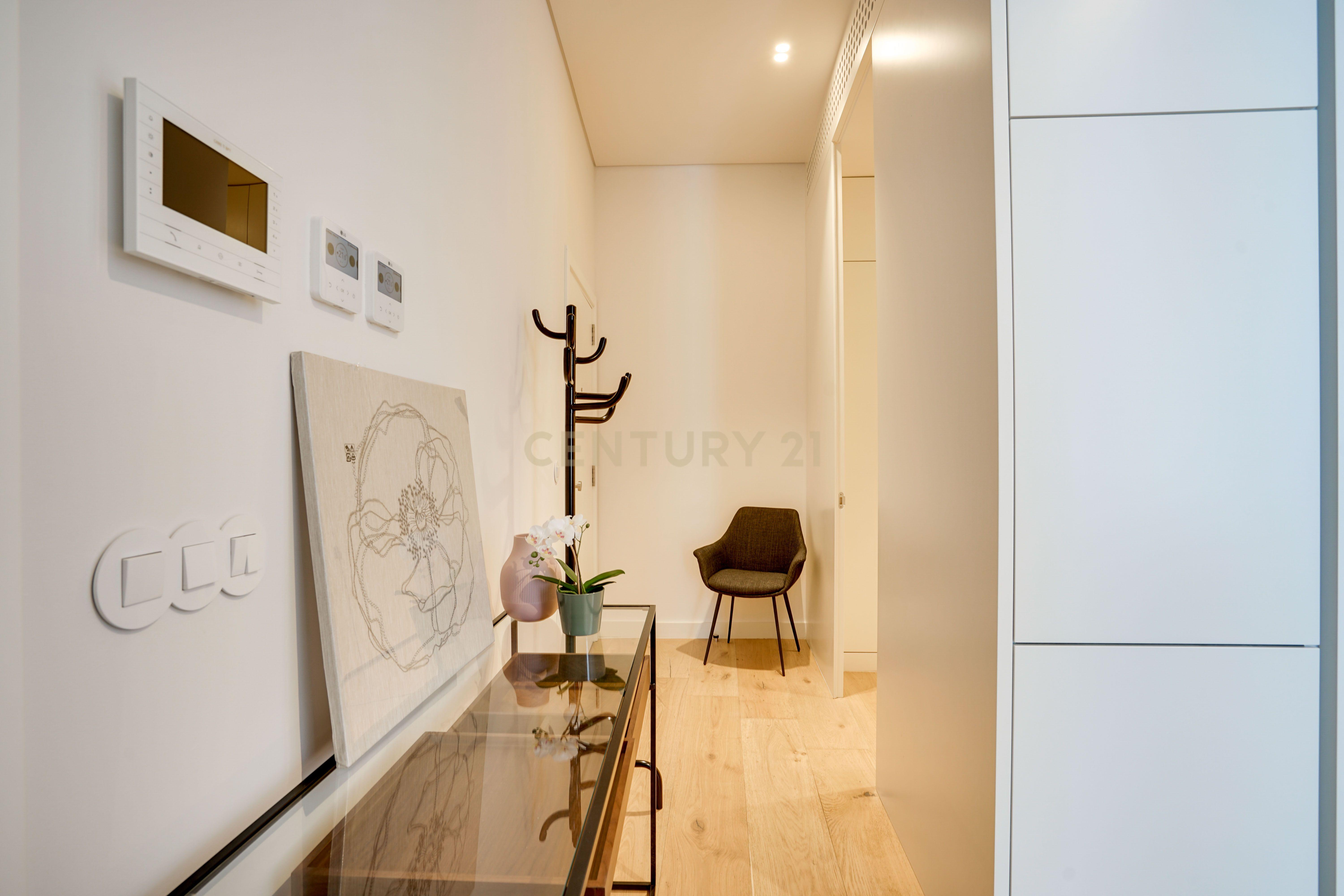 Luxuoso T1 em Lisboa com Vista e Acabamentos Modernos - Image 9