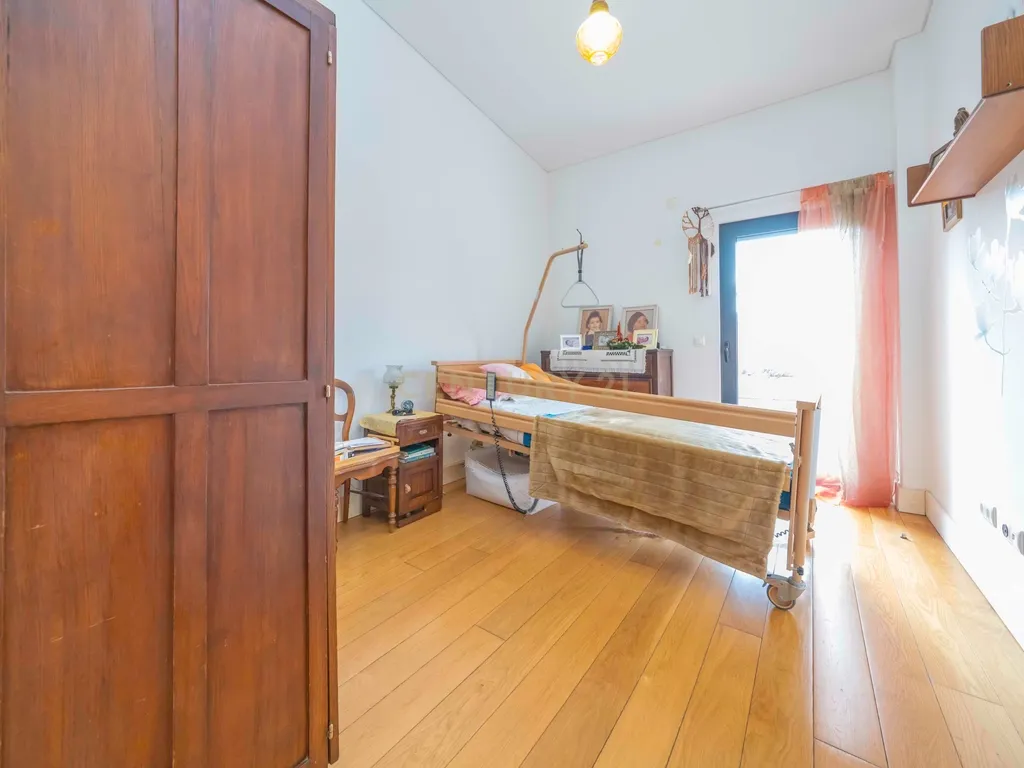Moradia T5 Isolada, com Dois Pisos, Elevador e Terraço, com 800m2 de Terreno , na Quinta do Anjo, Palmela - Image 32