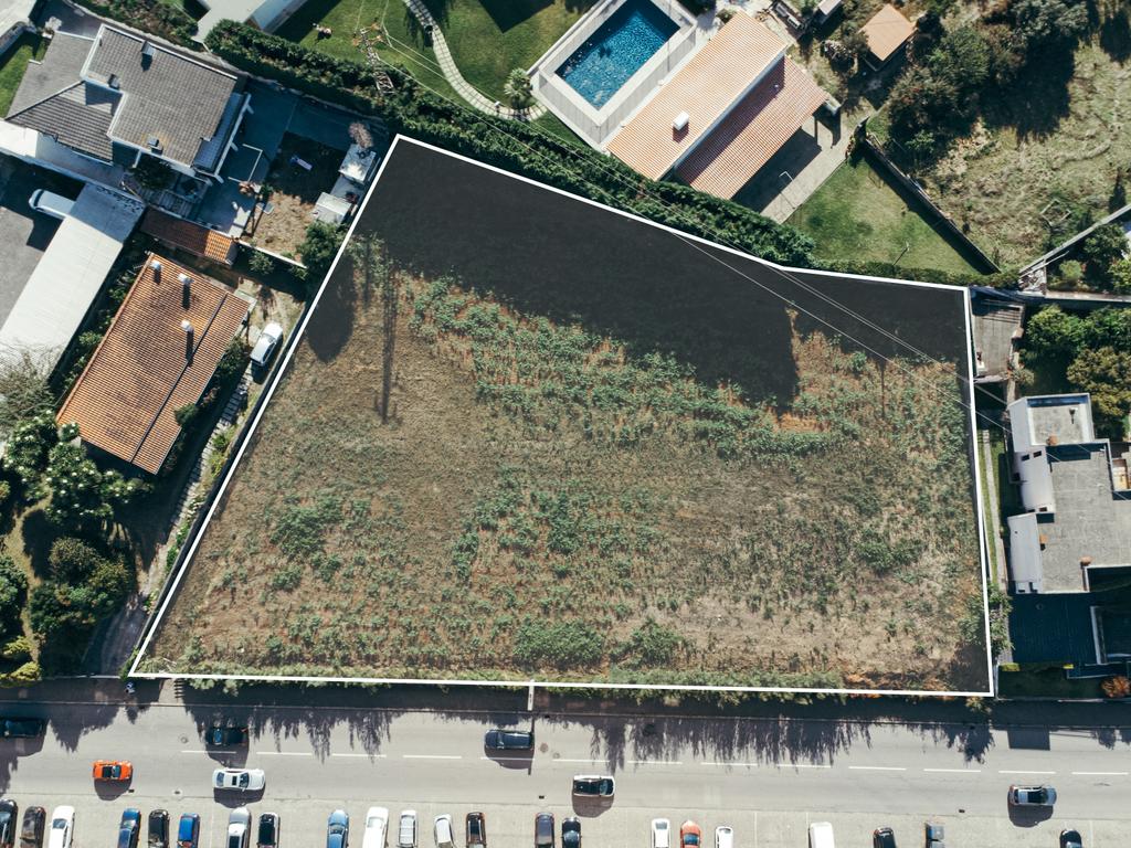 Terreno com viabilidade construtiva 3600 m2 - entre 35 a 40 habitações - Image 1
