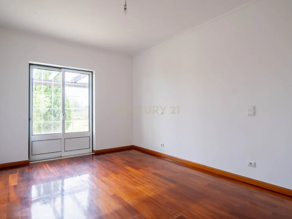 Moradia T5 - C/ terreno - Excelente estado - Image 27
