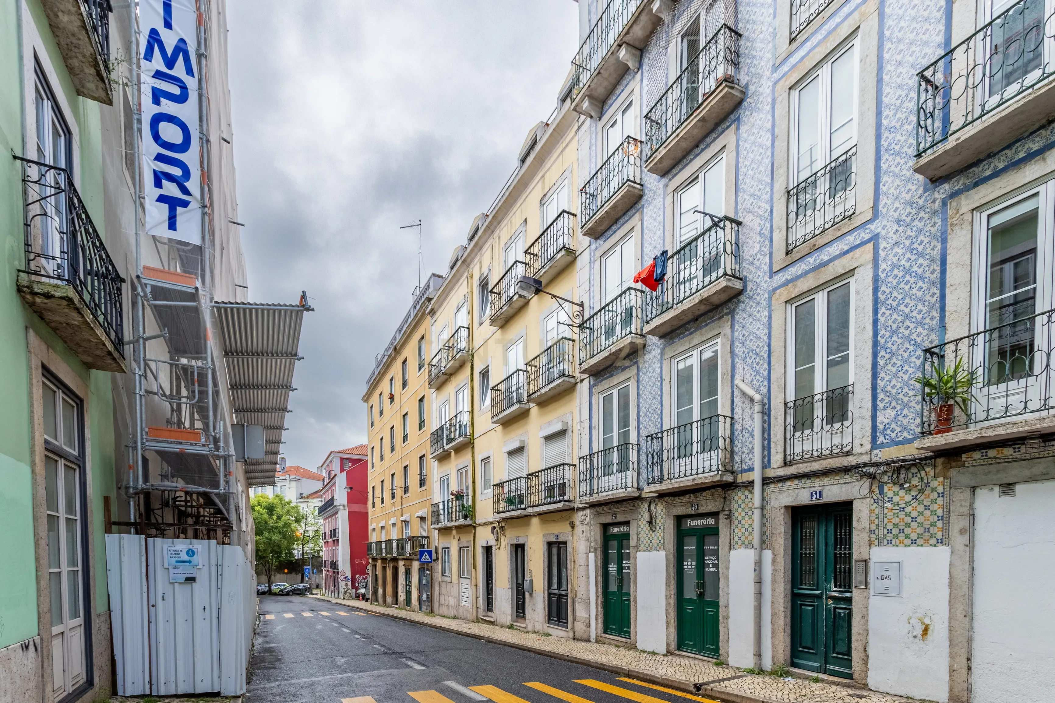 Apartamento T2 remodelado - Campo Mártires da Pátria - Image 19