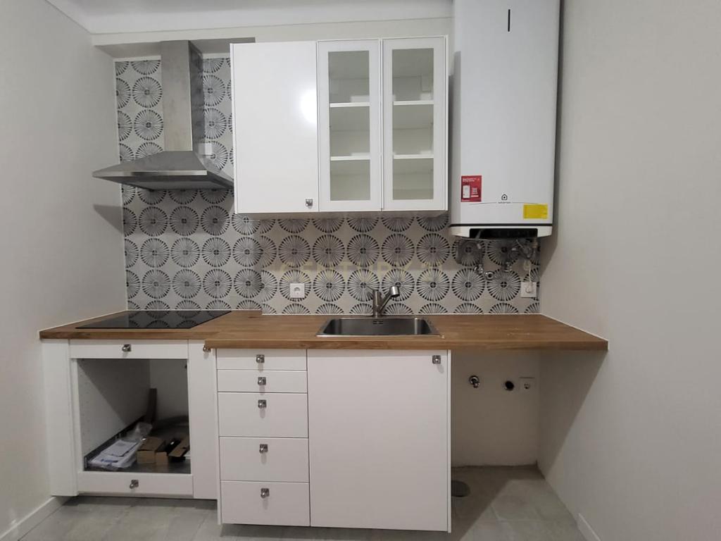 Casa T3 com Jardim e Garagem em Setúbal - Oportunidade Única! - Image 7