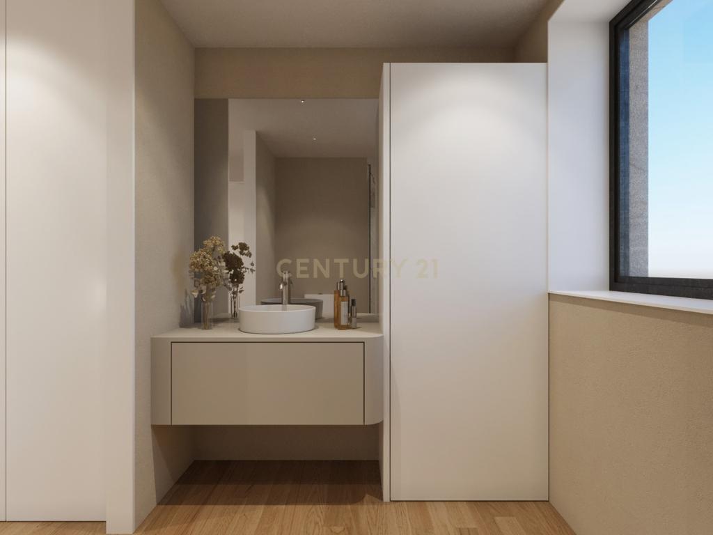 CEDÊNCIA DE POSIÇÃO - Apartamento T2 com Terraço em Localização Privilegiada - OVAR - Image 2