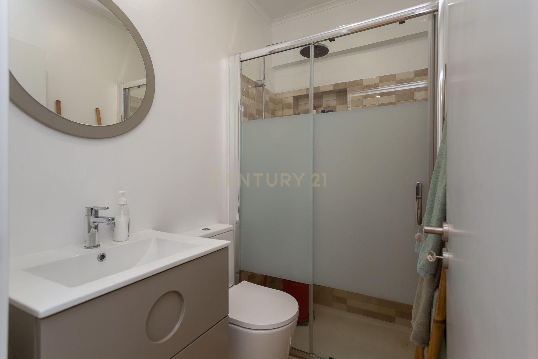 Apartamento T1+1 mobilado com Vista para o Rio em Lisboa - Image 15