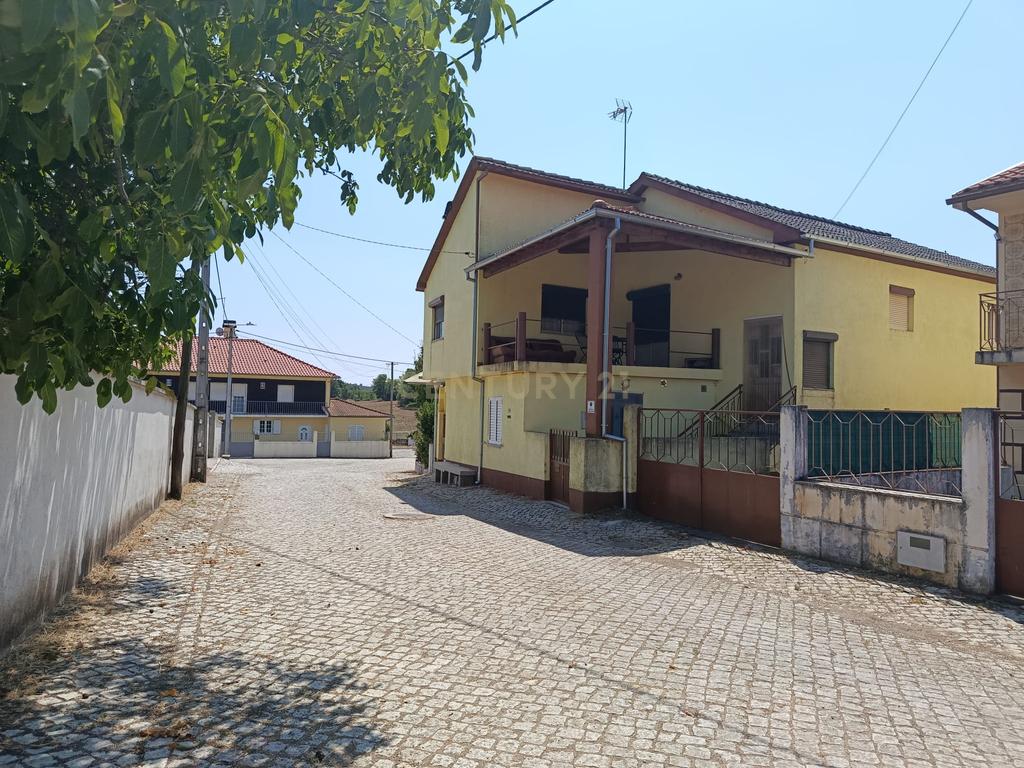 Moradia T4 com Terreno - Salsas - Bragança - Image 3