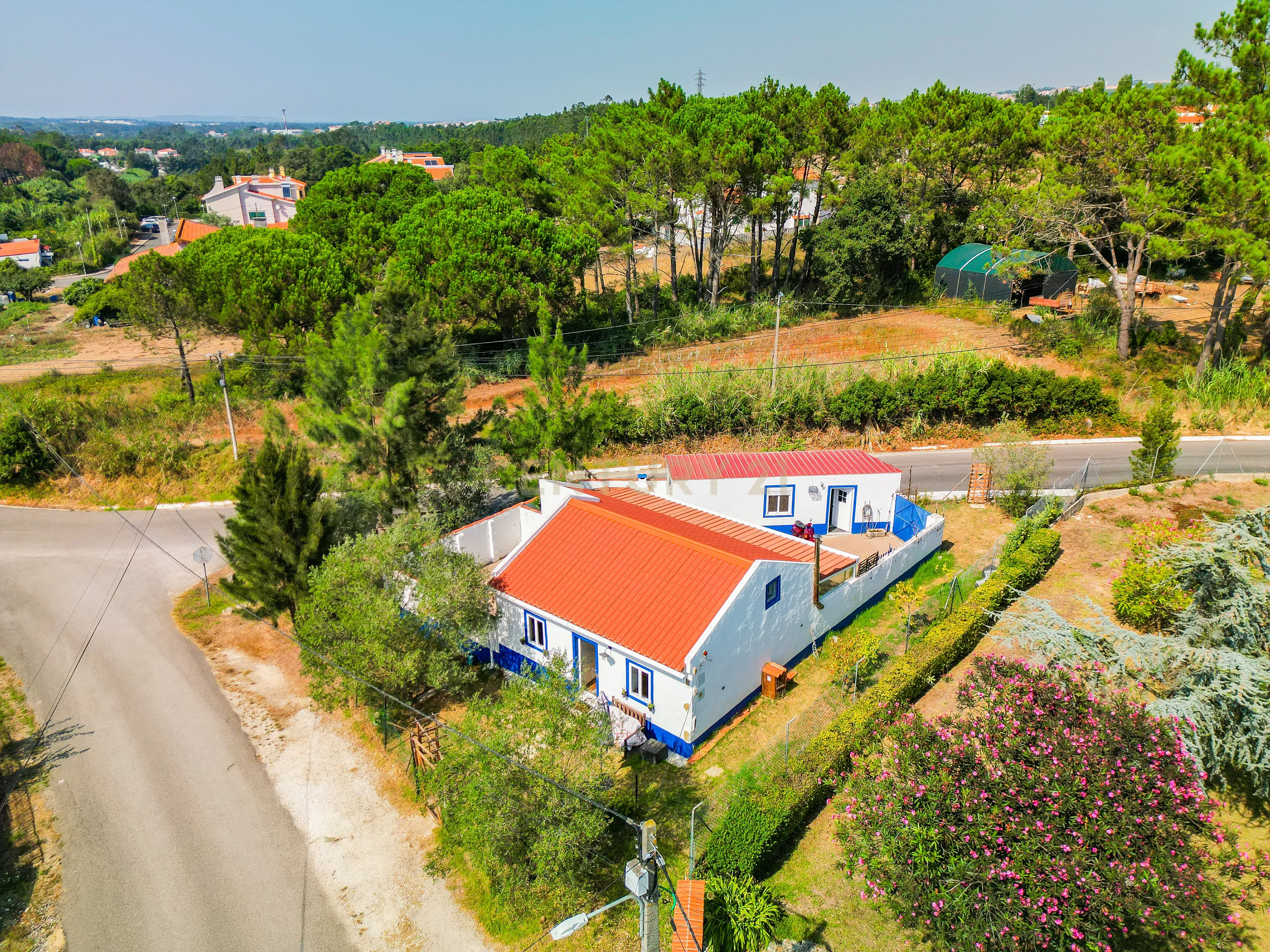 Fotografia 4 de Moradia Rústica T2 renovada, localizada no Bairro Srª da Luz, na Vila de Óbidos