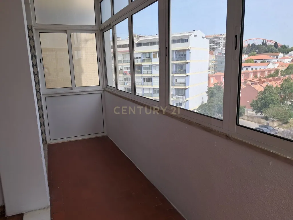 Apartamento T3 para arrendar – Entrada imediata - em Lisboa/ Benfica com garagem - Image 3