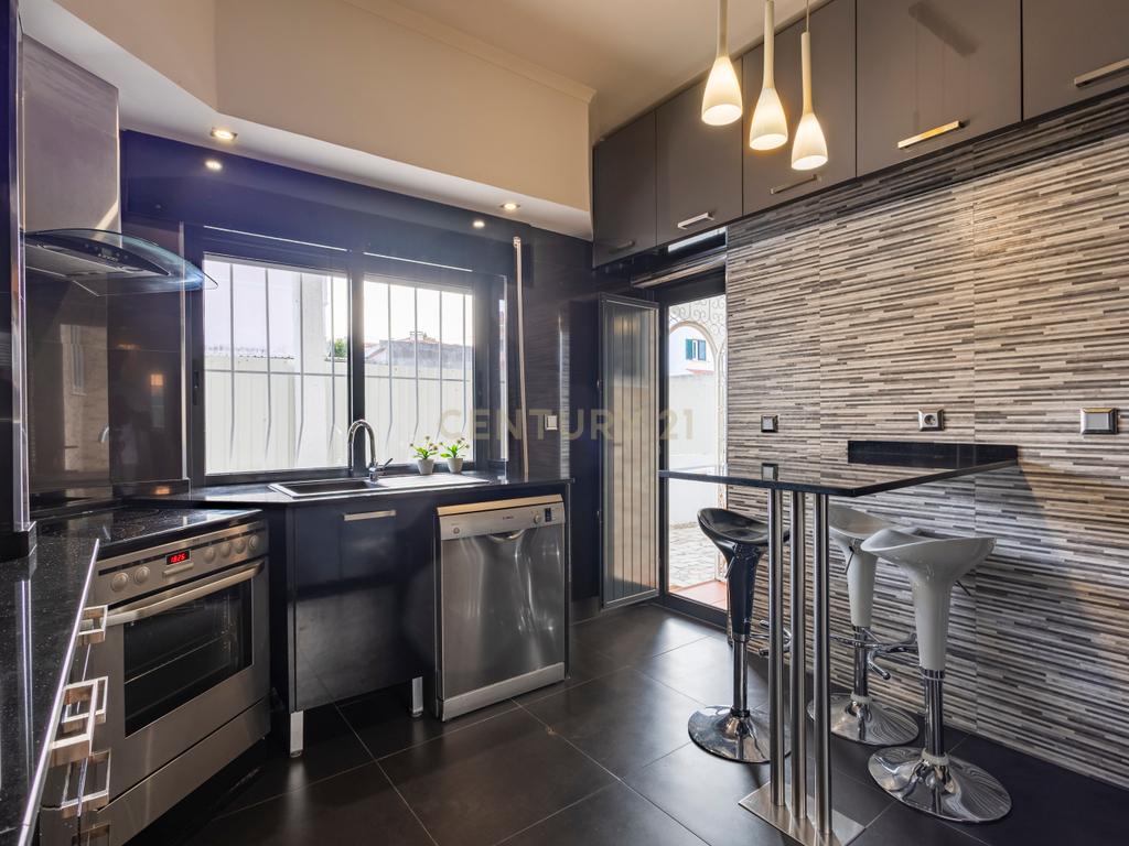 🏡 Moradia Isolada com piscina – Quinta do Conde - Image 7