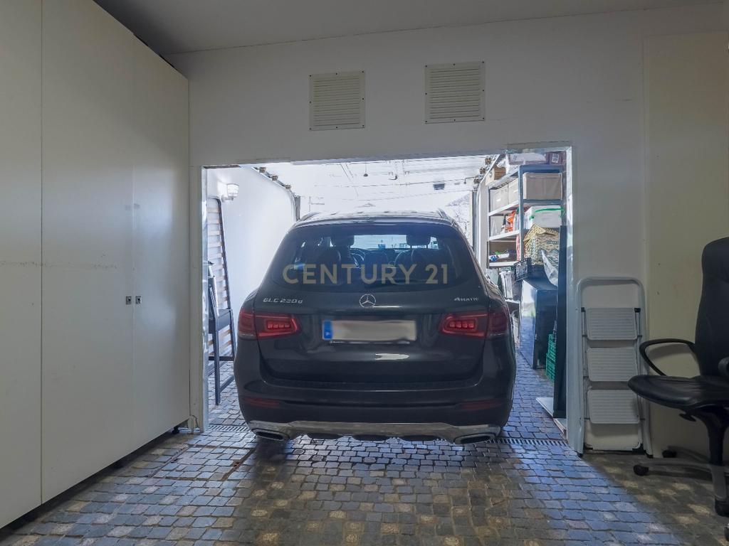 Exclusiva Moradia de Luxo no Coração do Ouro – Rua Senhor da Boa Morte, Porto - Image 44