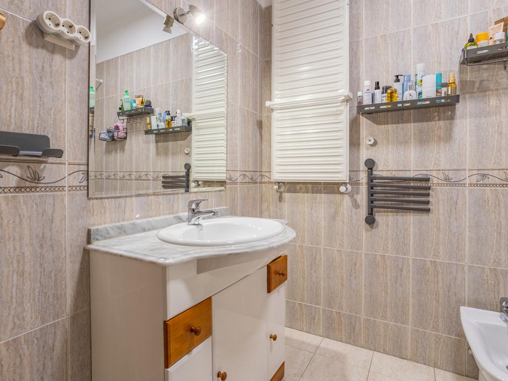 Apartamento T3 em Prior Velho com garagem - Image 16