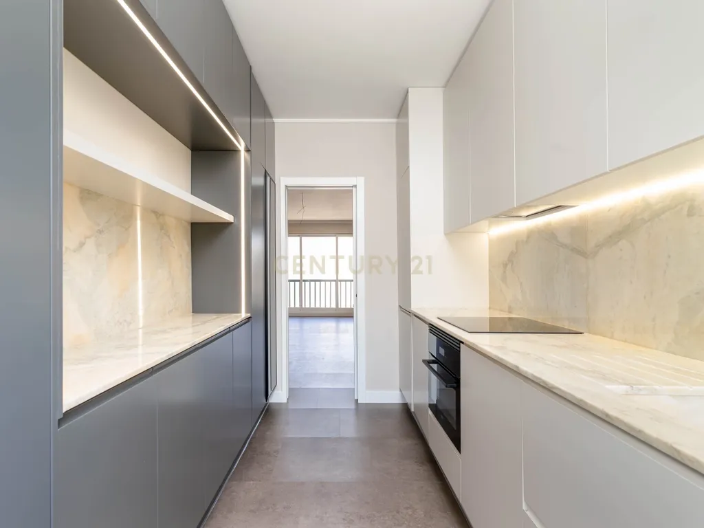 Magnífico T3 Duplex junto a praia de Sesimbra - Image 29