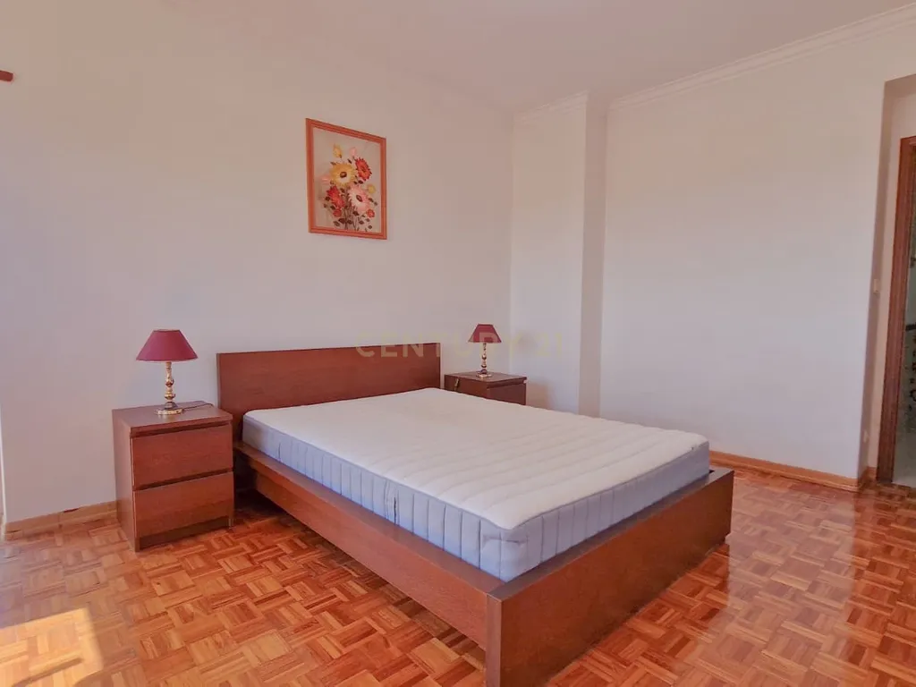 Apartamento T3 em Queluz, Sintra com Vista - Image 5