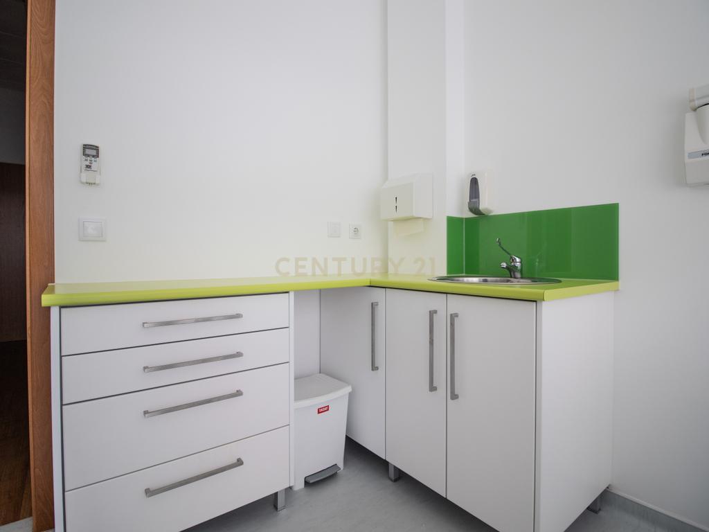 Espaço preparado para Clínica Dentária com garagem – Zona Histórica - Image 16