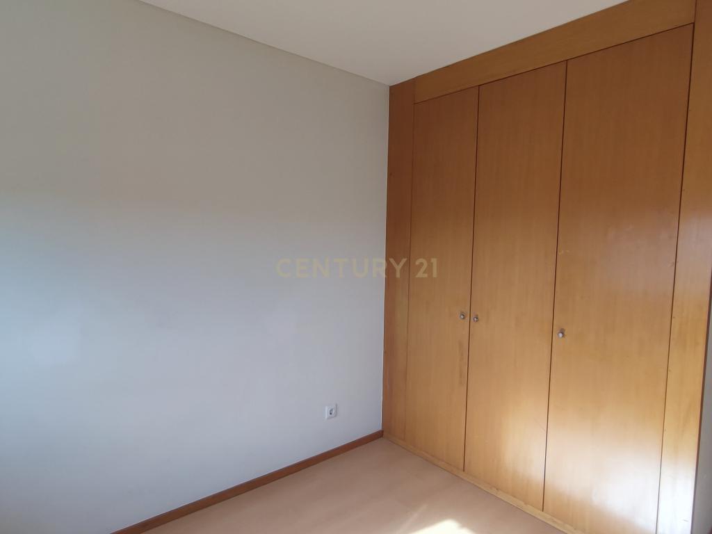 Apartamento T3 no Último Piso com Garagem – Moreira da Maia, Porto - Image 17