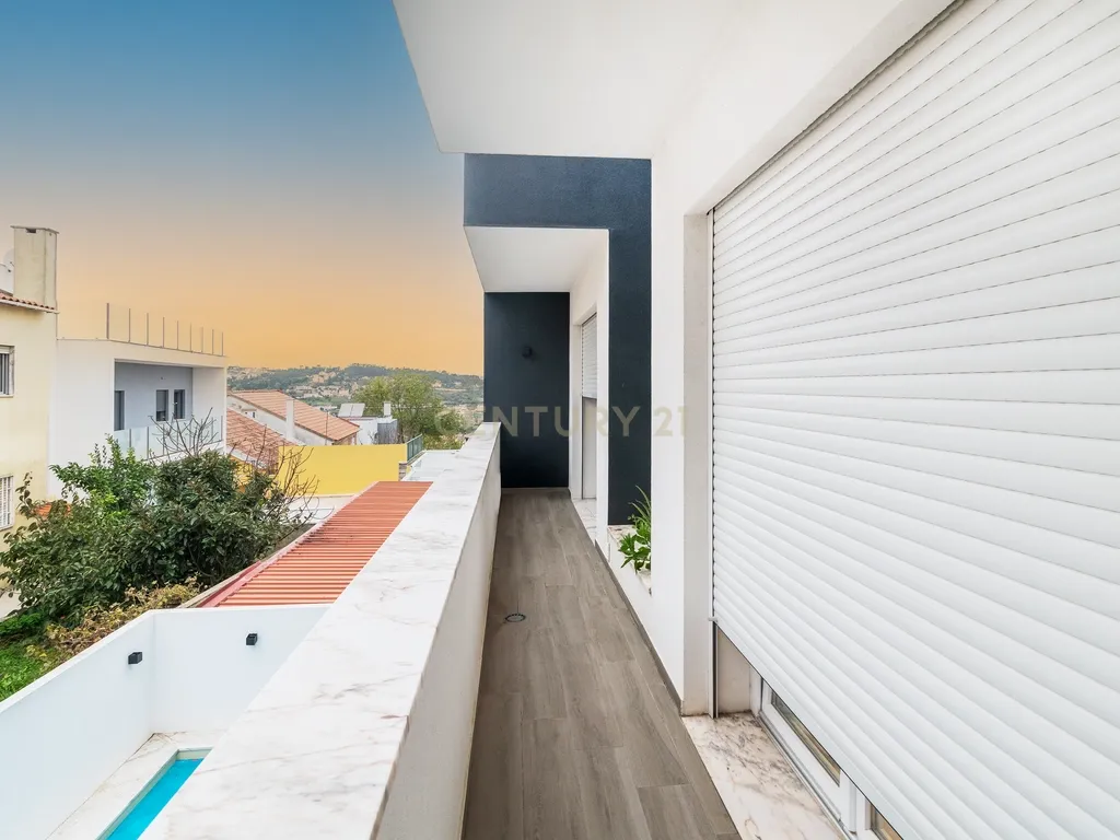 Moderna Moradia T3 em Caneças com Piscina - Image 37