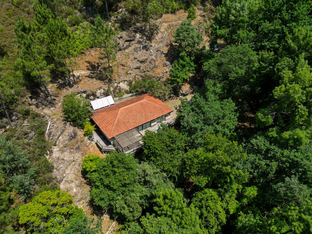 Duas Propriedades Únicas no Gerês com Acesso Direto ao Rio e Ancoradouro Privado - Image 26