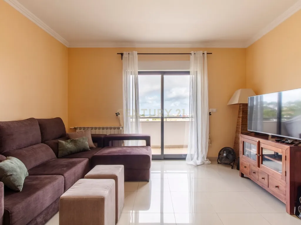 Espaçoso T3 com Varanda em Caparica, Almada - Image 38