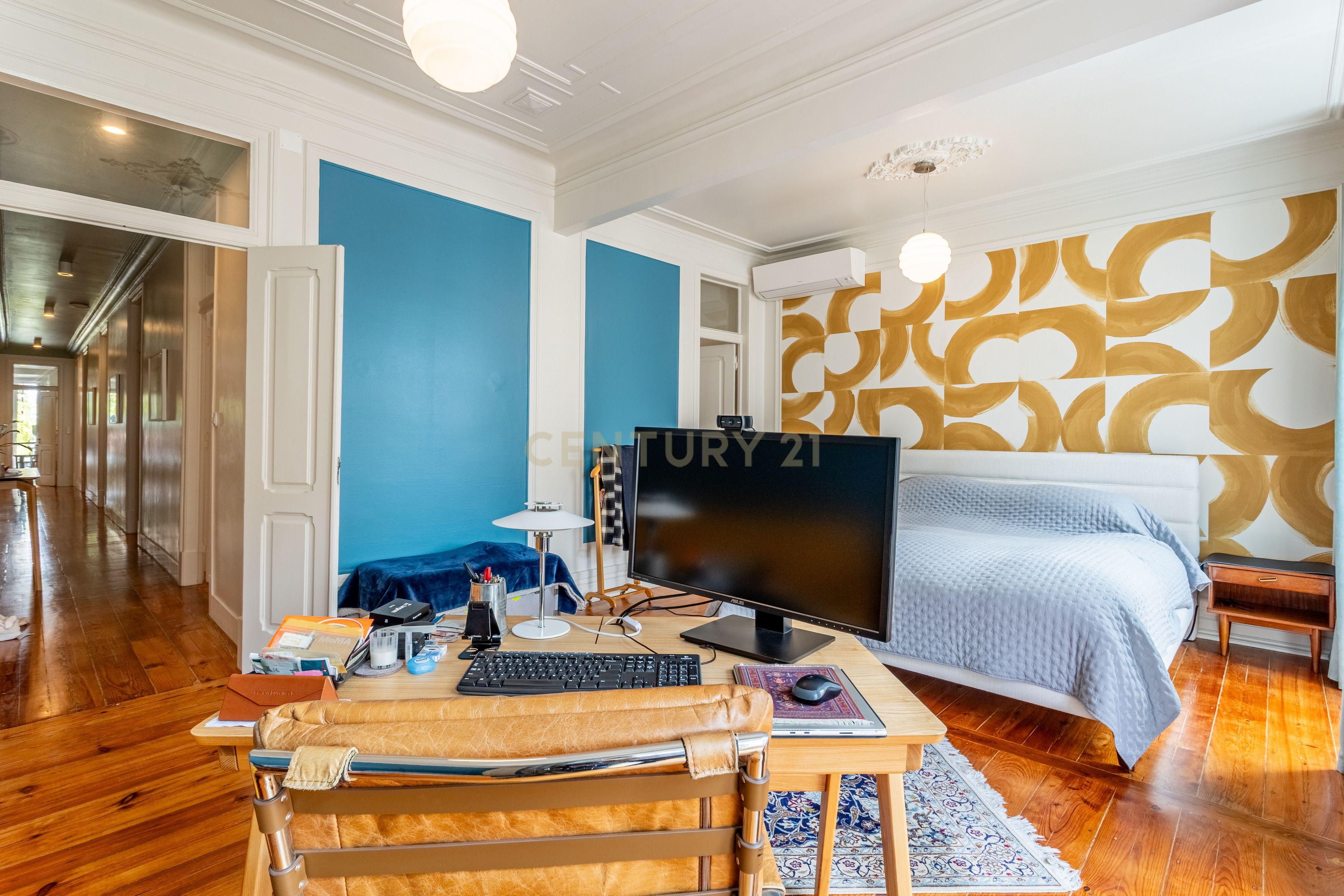 Fotografia 5 de Apartamento T4 Renovado em Santo António, Lisboa — Onde a elegância se sente em cada detalhe