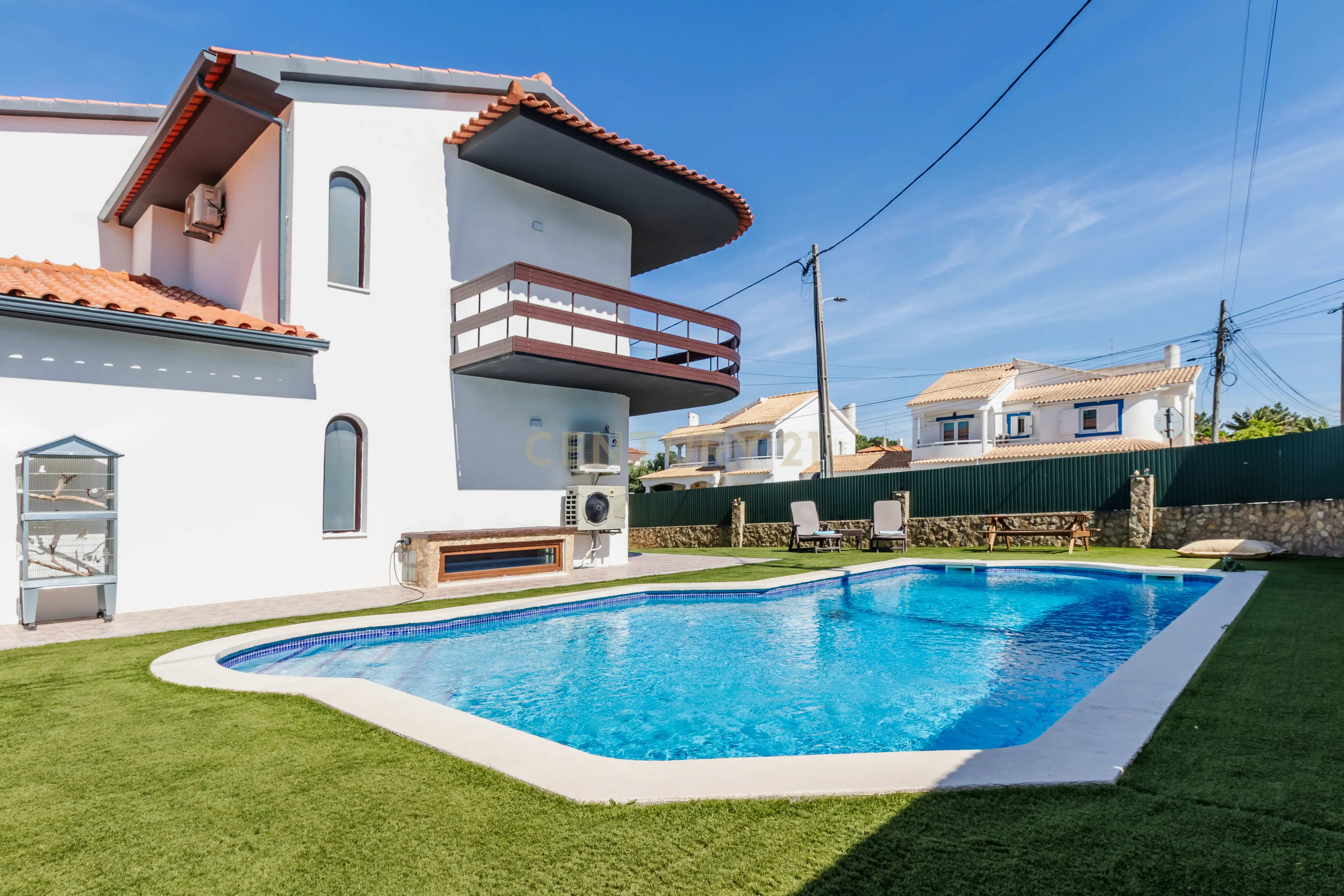 Fotografia 5 de Moradia T4 como nova com piscina na Marisol em Lote de 500m²