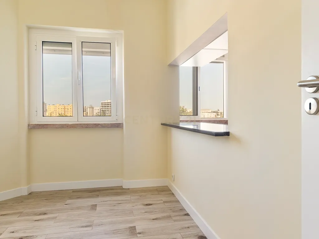 Apartamento T3 renovado na Avenida de Roma, Alvalade, Lisboa. Para Arrendar! - Image 16