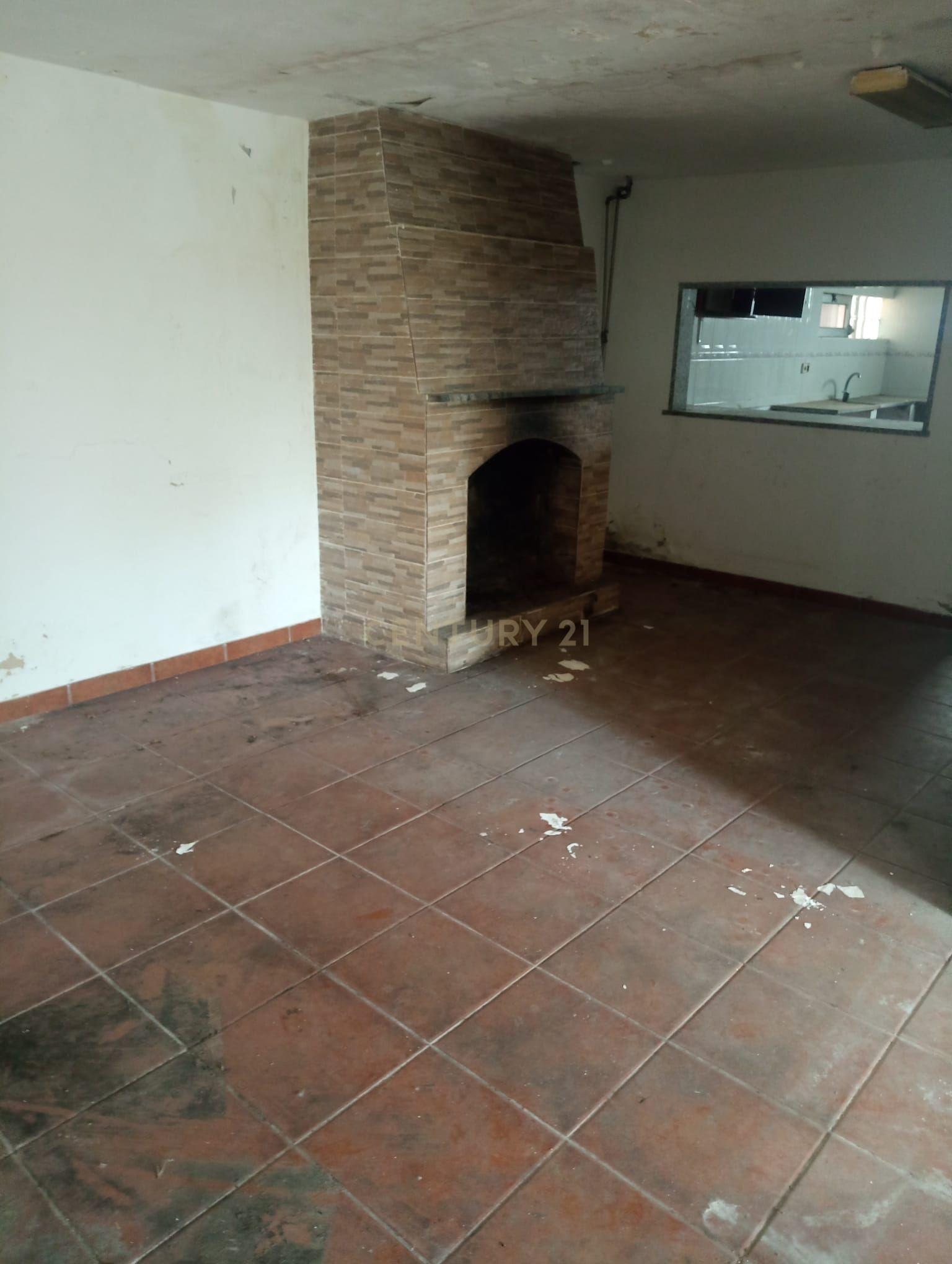 Fotografia 5 de Moradia T3 para recuperação em Moita ,Marinha Grande