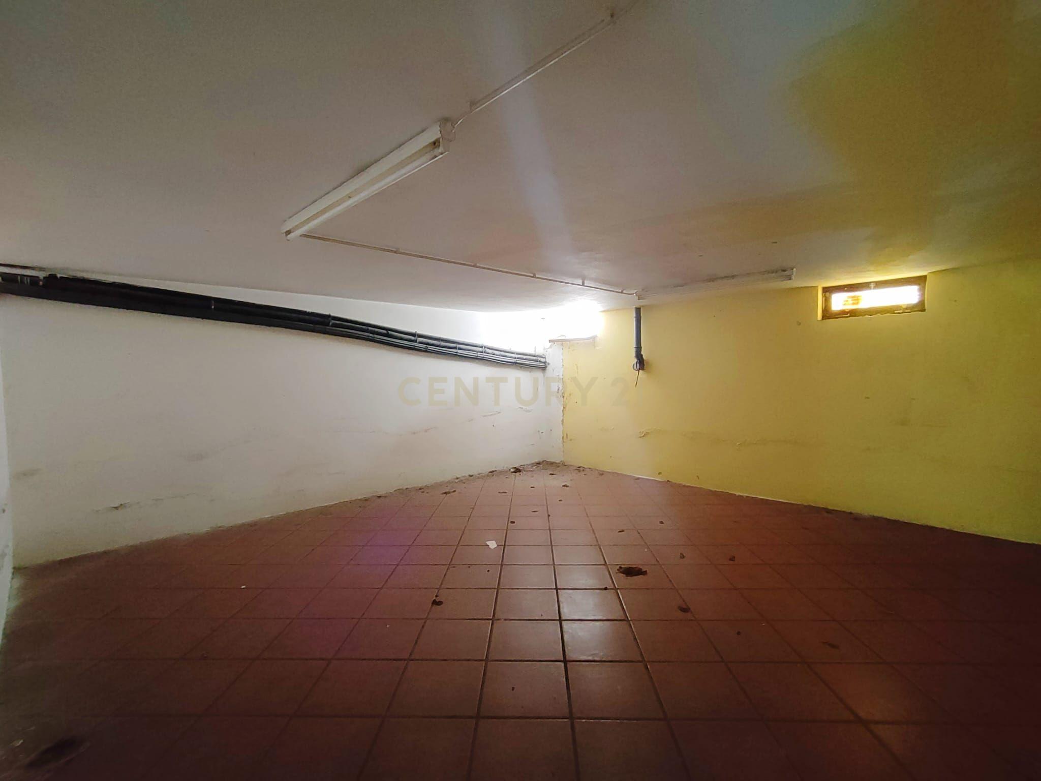 Moradia T5 com piscina a 50 metros da praia e da Avenida dos Banhos na Póvoa de Varzim - Image 59