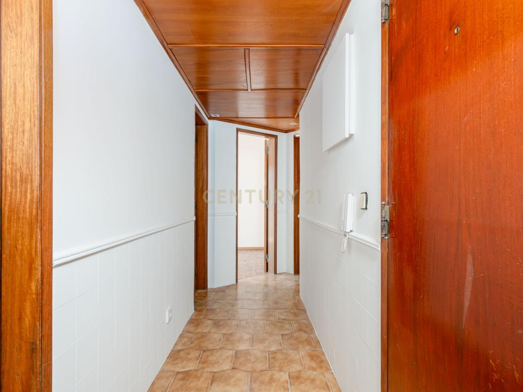 Apartamento T2 em Corroios, Seixal - Oportunidade Única! - Image 8