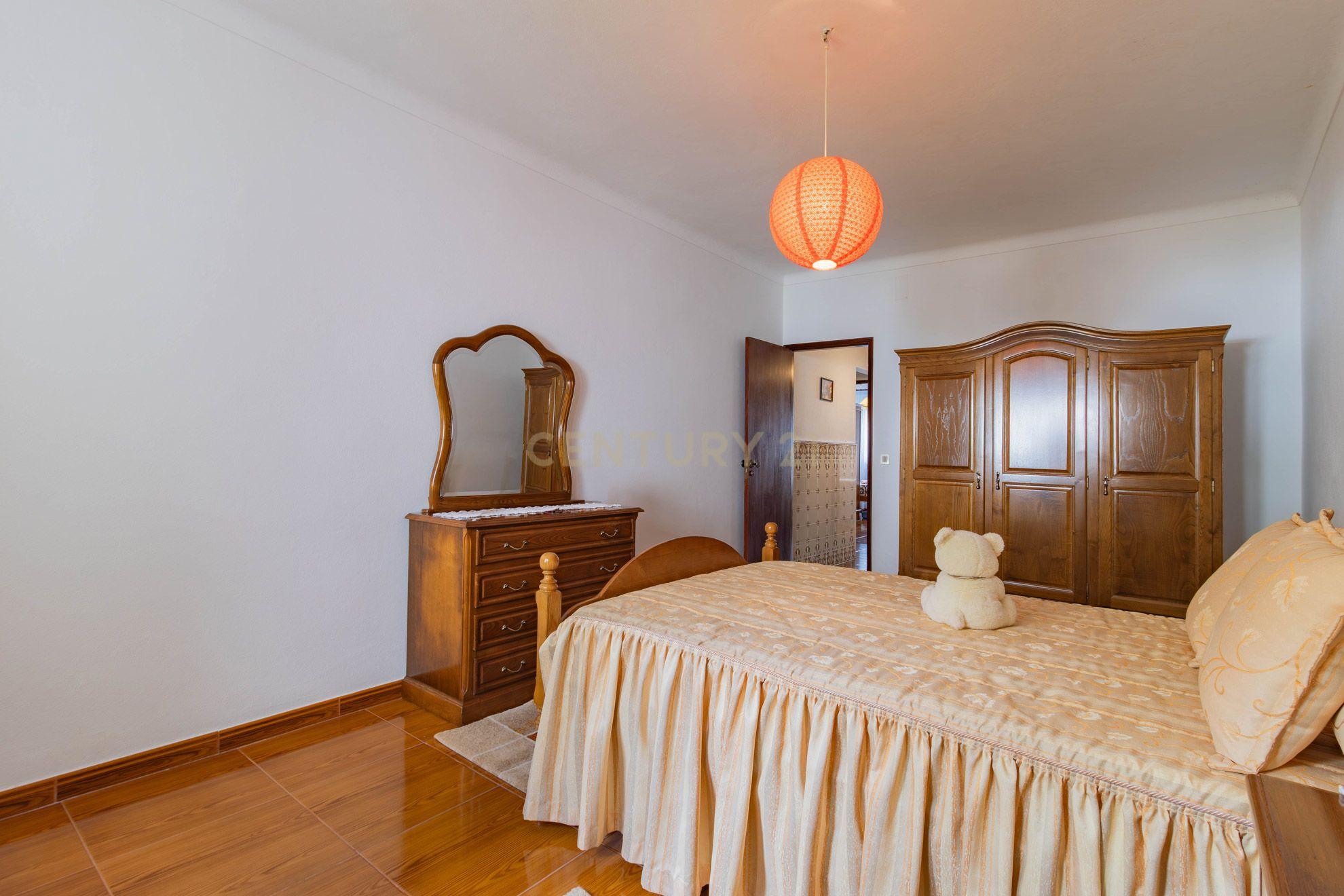 Fotografia 10 de Apartamento T3 Rés do Chão com Garagem, Logradouro e Terreno – Marinha Grande