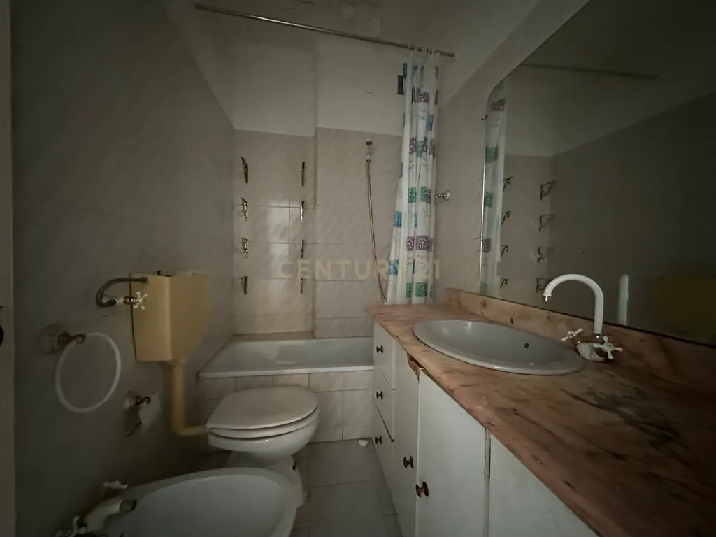 Apartamento T1 para Remodelação – Praça do Brasil, Setúbal - Image 4