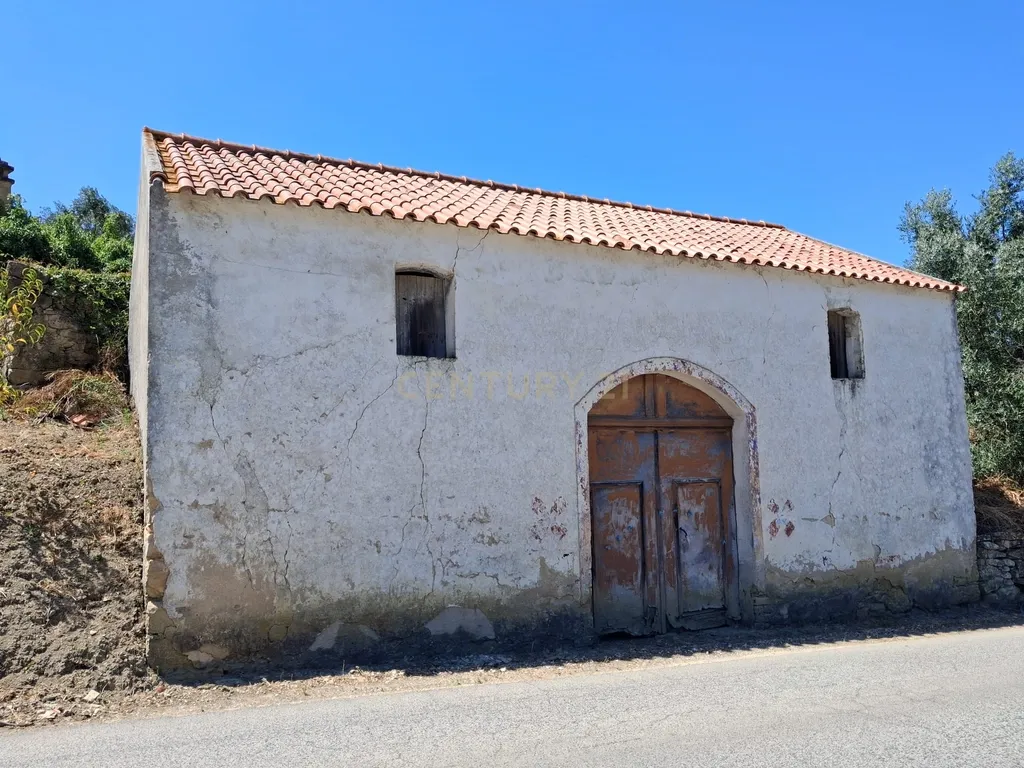Quinta de 1,8 hectares com 3 edificios para recuperação, em Sobral de Monte Agraço - Image 17