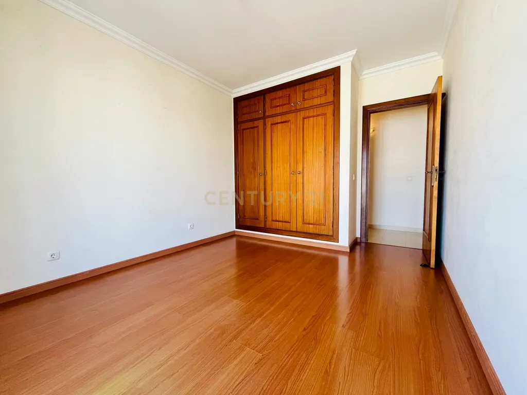 Apartamento T3 na Baixa de Olhão – Localização privilegiada junto à Praça da Floripes e Mercados Municipais - Image 20