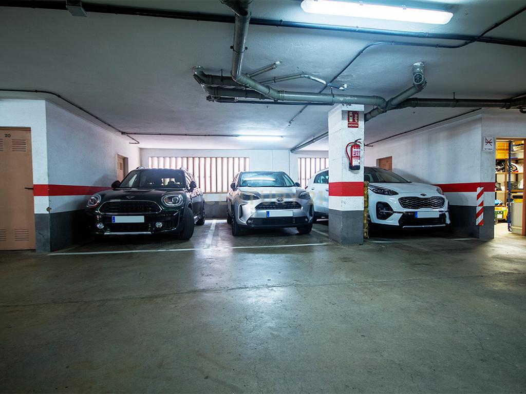 Apartamento totalmente renovado no último andar com garagem e arrecadação a 5 minutos de Las Canteras, Gran Canaria - Image 22