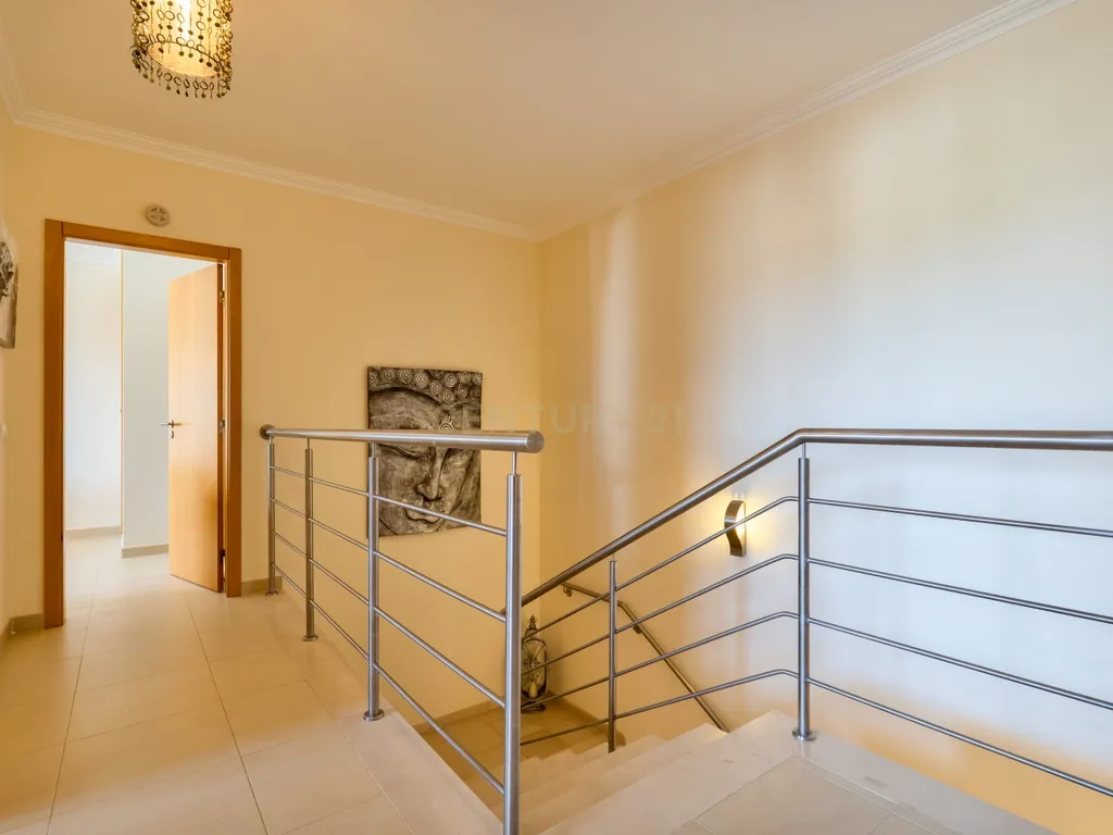 Apartamento Duplex em condomínio privado com piscina, e grande zona verde. - Image 19