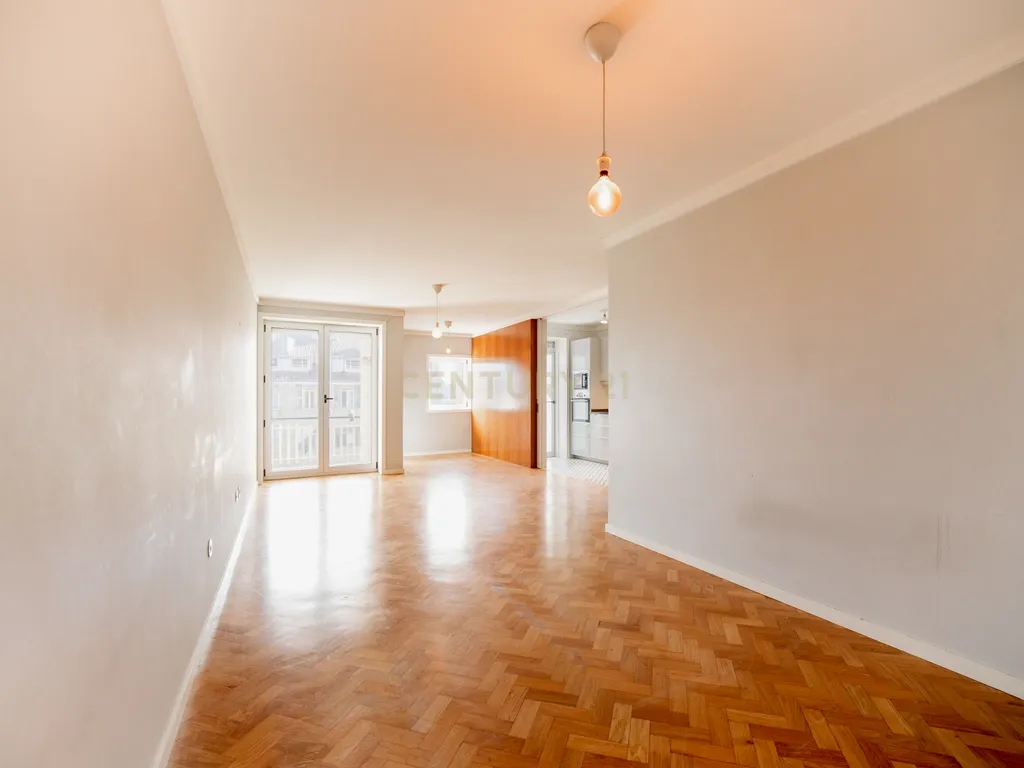 Apartamento T2 na Rua Manuel Carqueja - junto à Praça Velasquez - Porto - Image 11