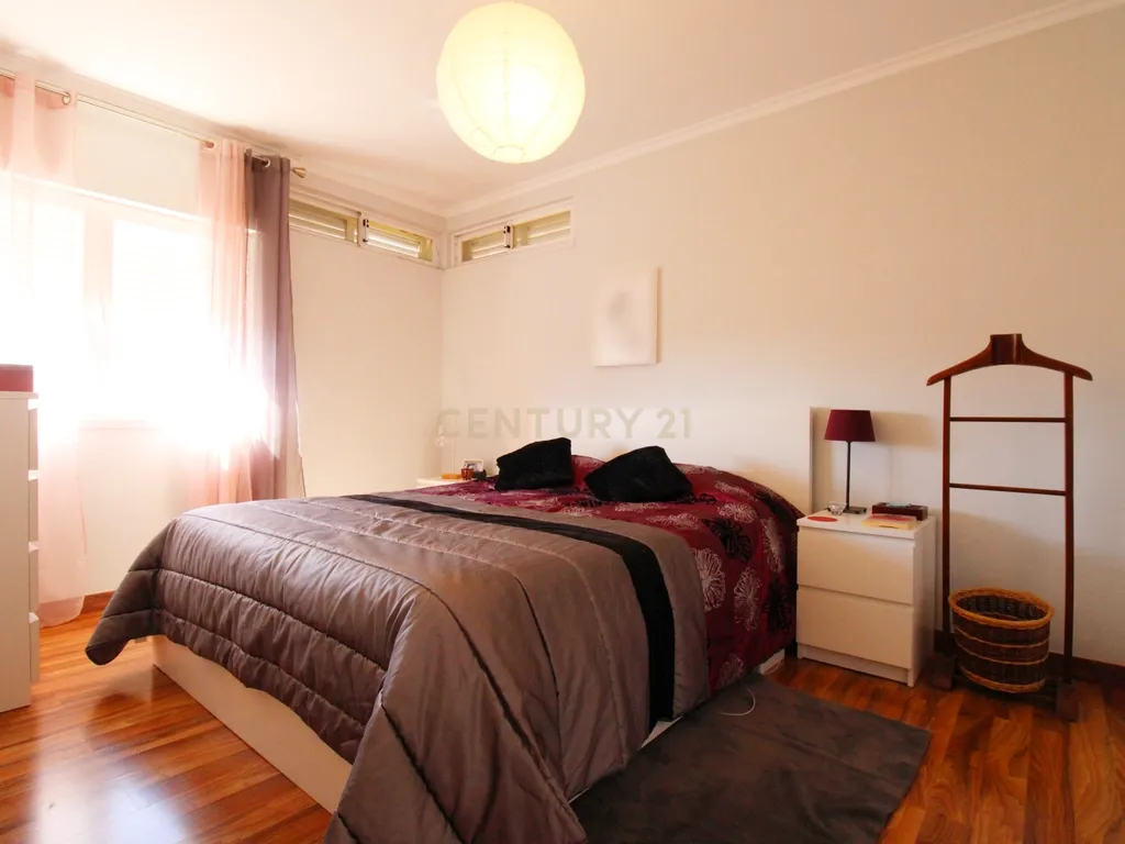 ✨ Oportunidade Única – T2 no Monte da Caparica ✨ - Image 13