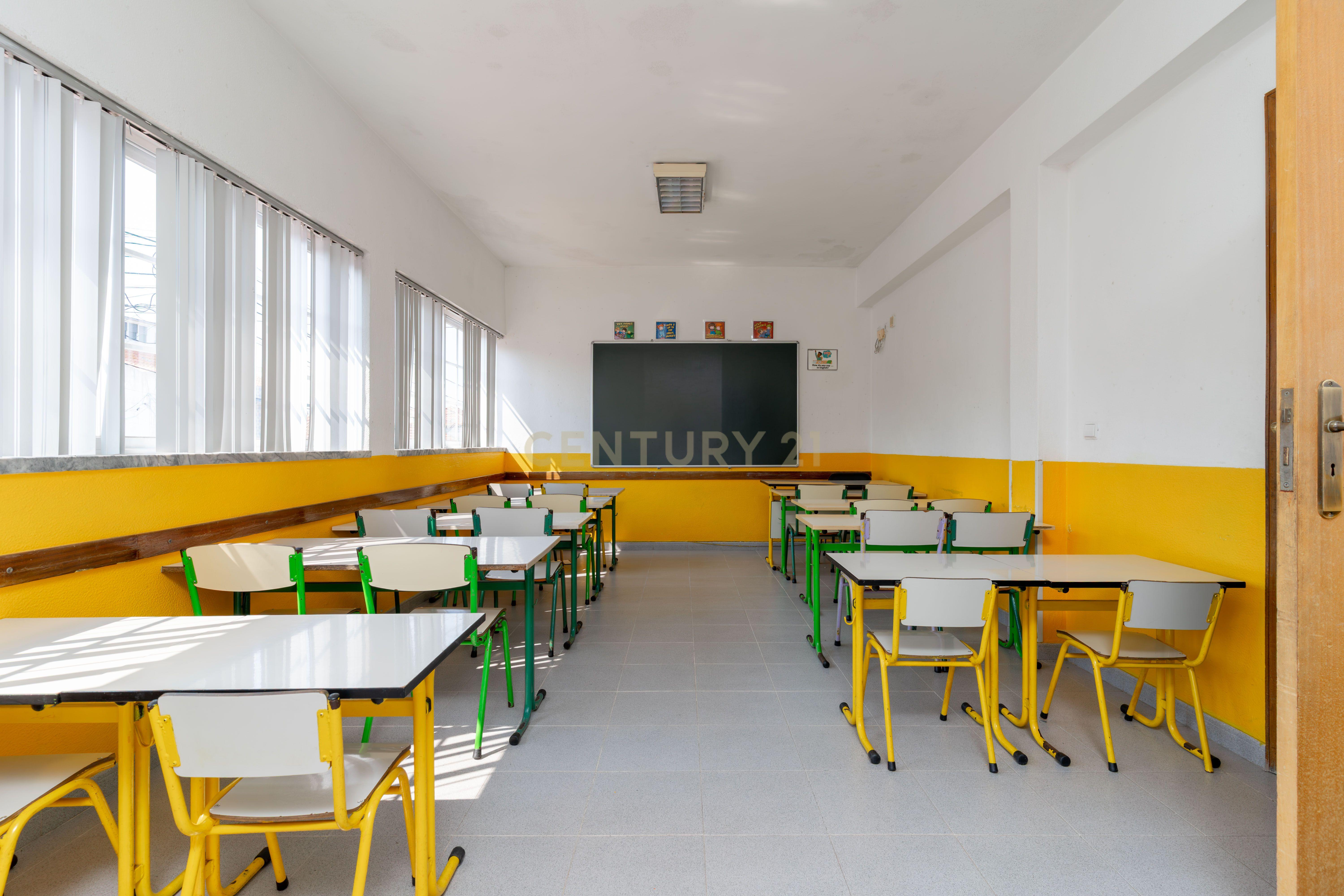Fotografia 10 de Excelente Oportunidade de Investimento na Arrentela - Espaço Comercial com Potencial
