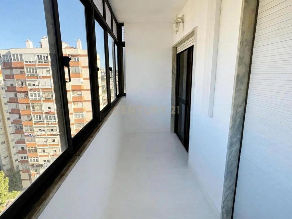 Apartamento T3 Remodelado | Odivelas | Negociável - Image 6