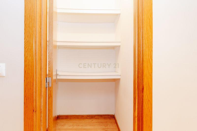 Apartamento T2 em Odivelas com Box e Varanda - Image 18