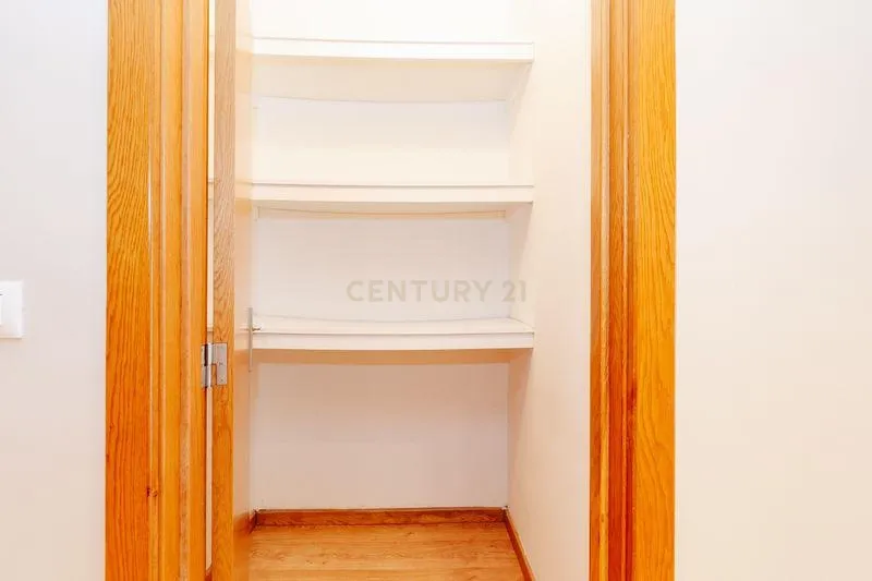 Apartamento T2 em Odivelas com Box e Varanda - Image 18