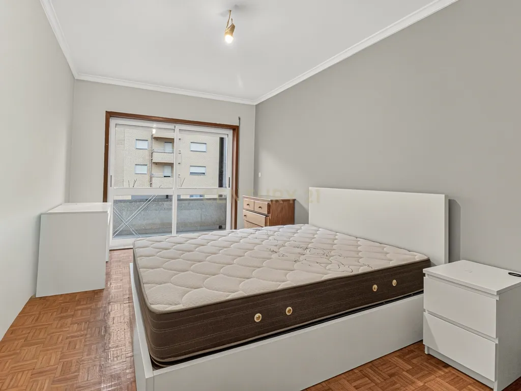 Apartamento T3 com Garagem Fechada, excelente localização!! - Bragança - Image 8