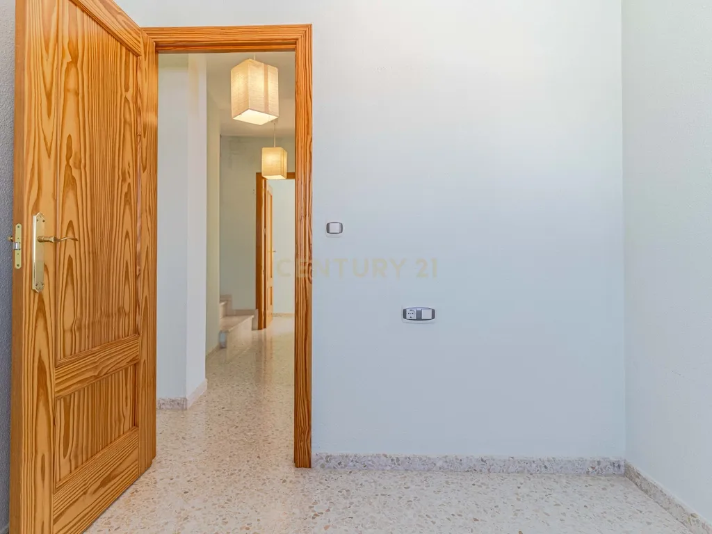Apartamento T4 com Vista Panorâmica em Pulianas, Granada - Image 27