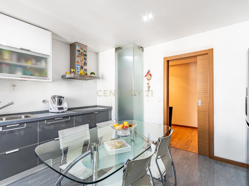 Apartamento T4 na prestigiada Urbanização Quinta do Infantado, Loures com Vista Panorâmica sobre as Lezírias - Image 11