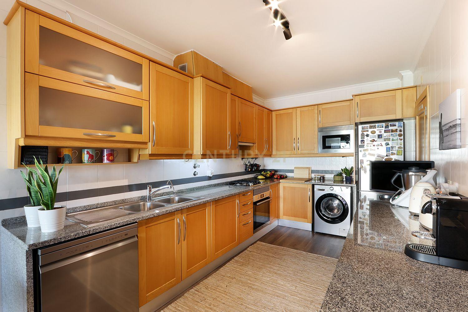 Fotografia 11 de Vila Verde - Sintra - Excelente apartamento T3 Triplex, com garagem em condomínio fechado