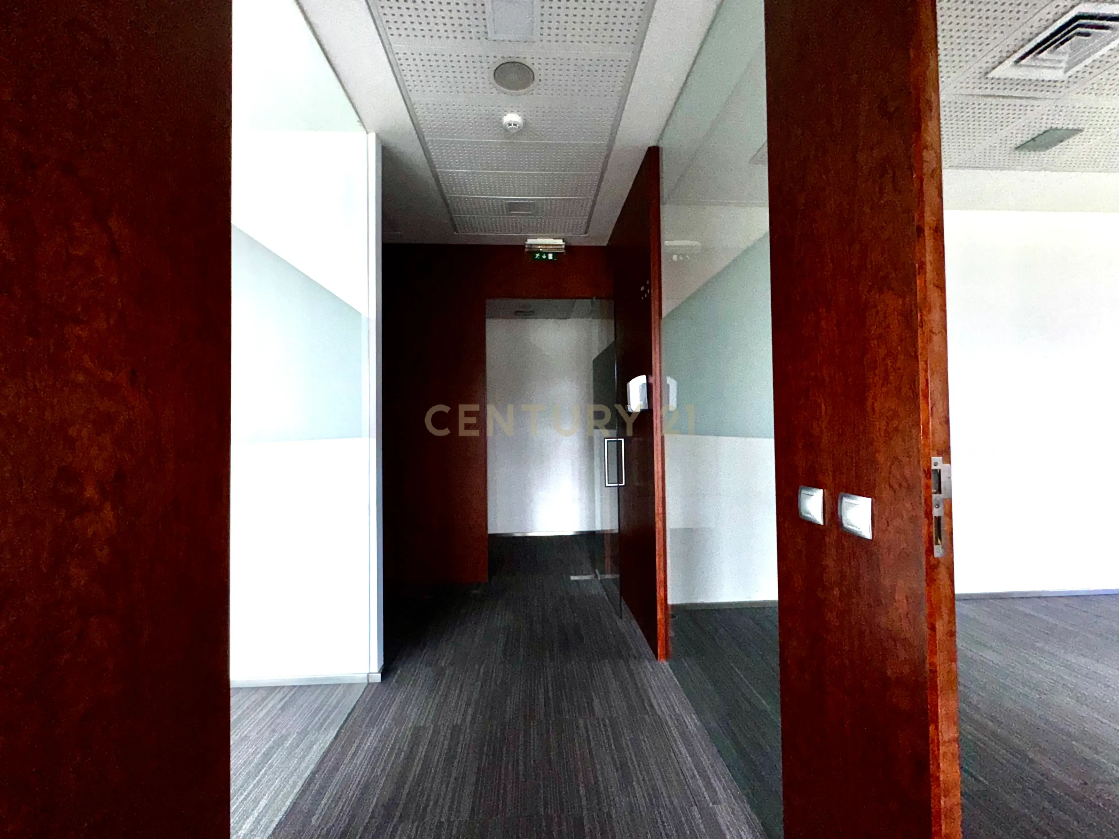 Escritório para Arrendamento no Pólo Técnico de Telheiras – 251 m² | 6 Salas | 5 Estacionamentos - Image 4